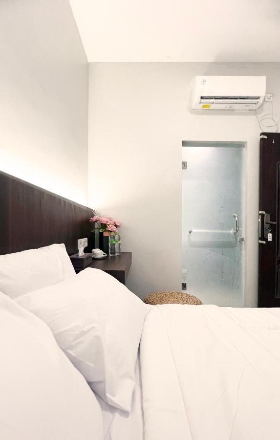 Sleep Studio Hotel City Center Surabaya Exterior foto