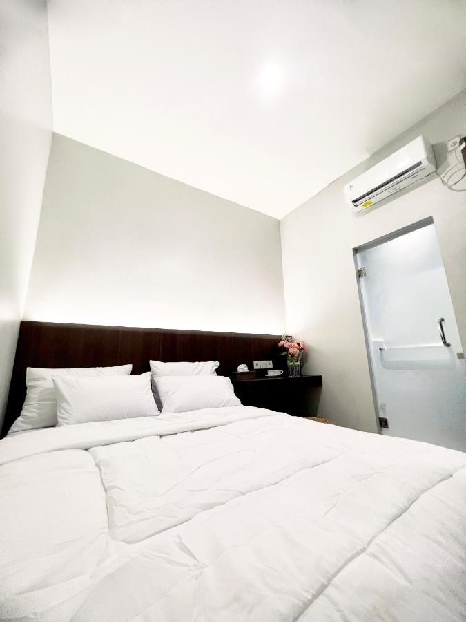 Sleep Studio Hotel City Center Surabaya Exterior foto