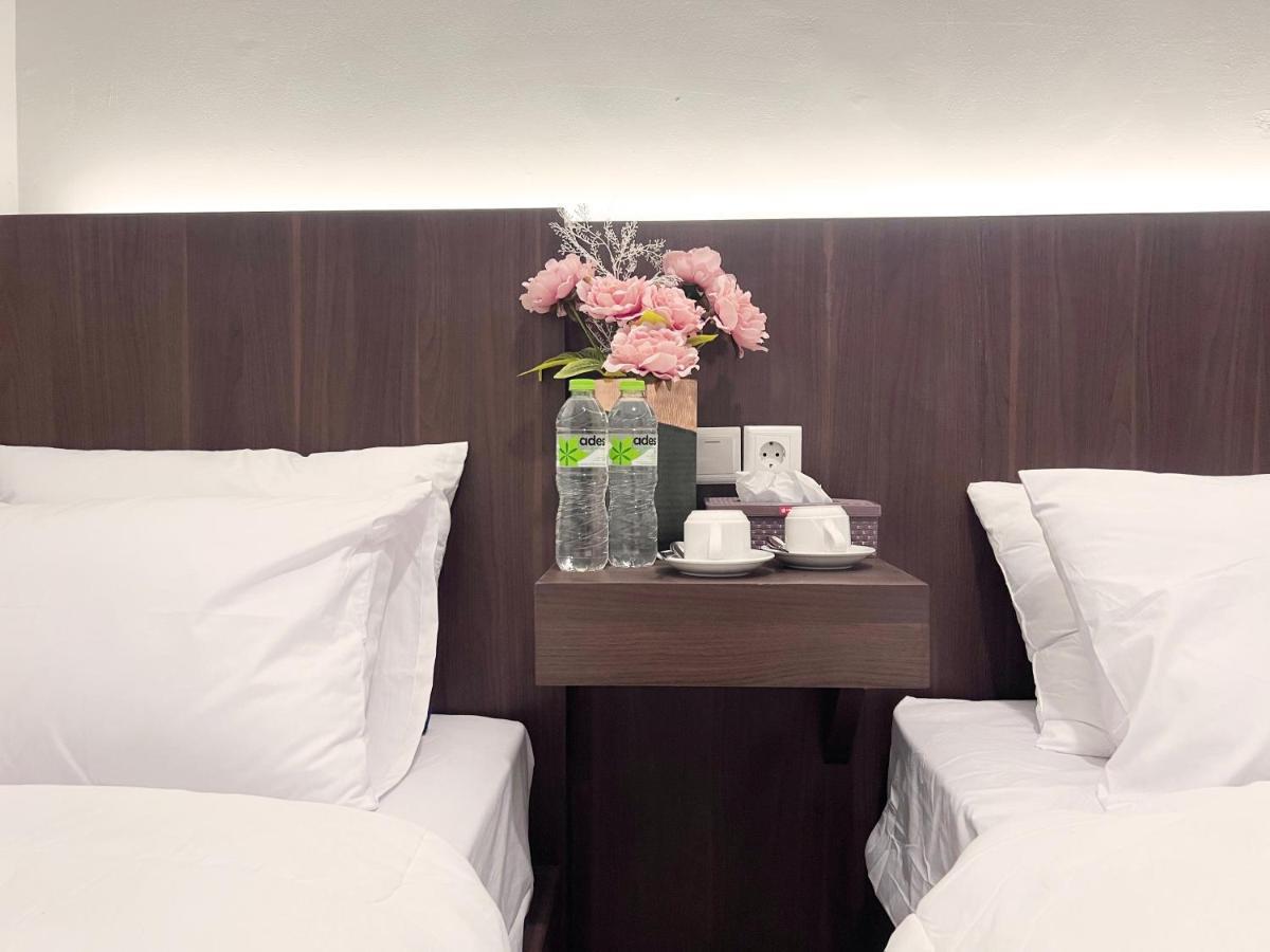 Sleep Studio Hotel City Center Surabaya Exterior foto